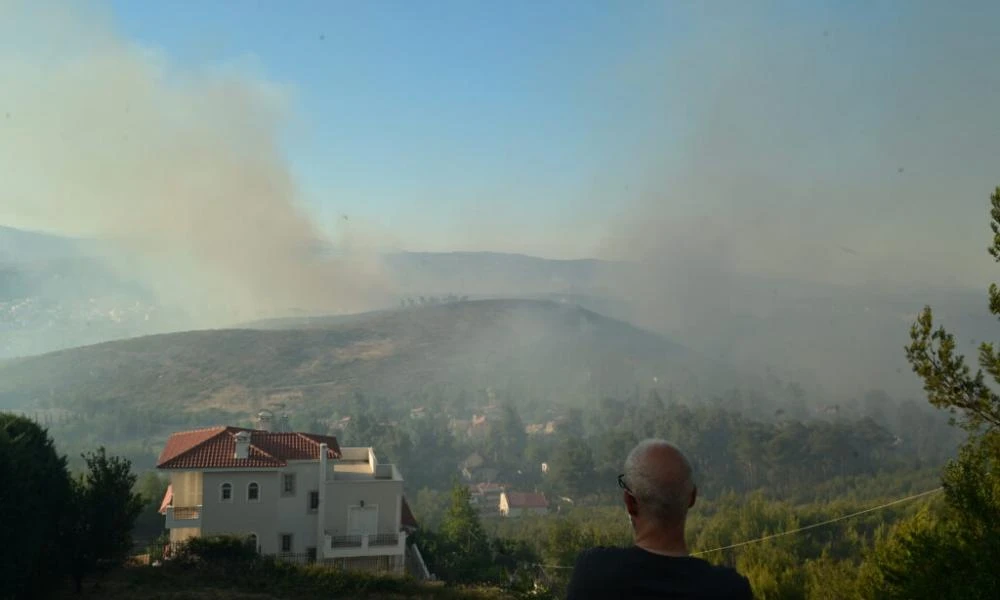 Φωτιά σε Σταμάτα και Κερατέα: Ανοιχτό το ΟΑΚΑ για φιλοξενία κατοίκων